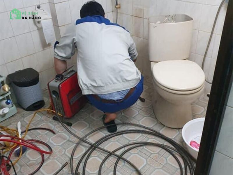 Liên hệ thợ thông cống nghẹt Vệ sinh Đà Nẵng để được hỗ trợ